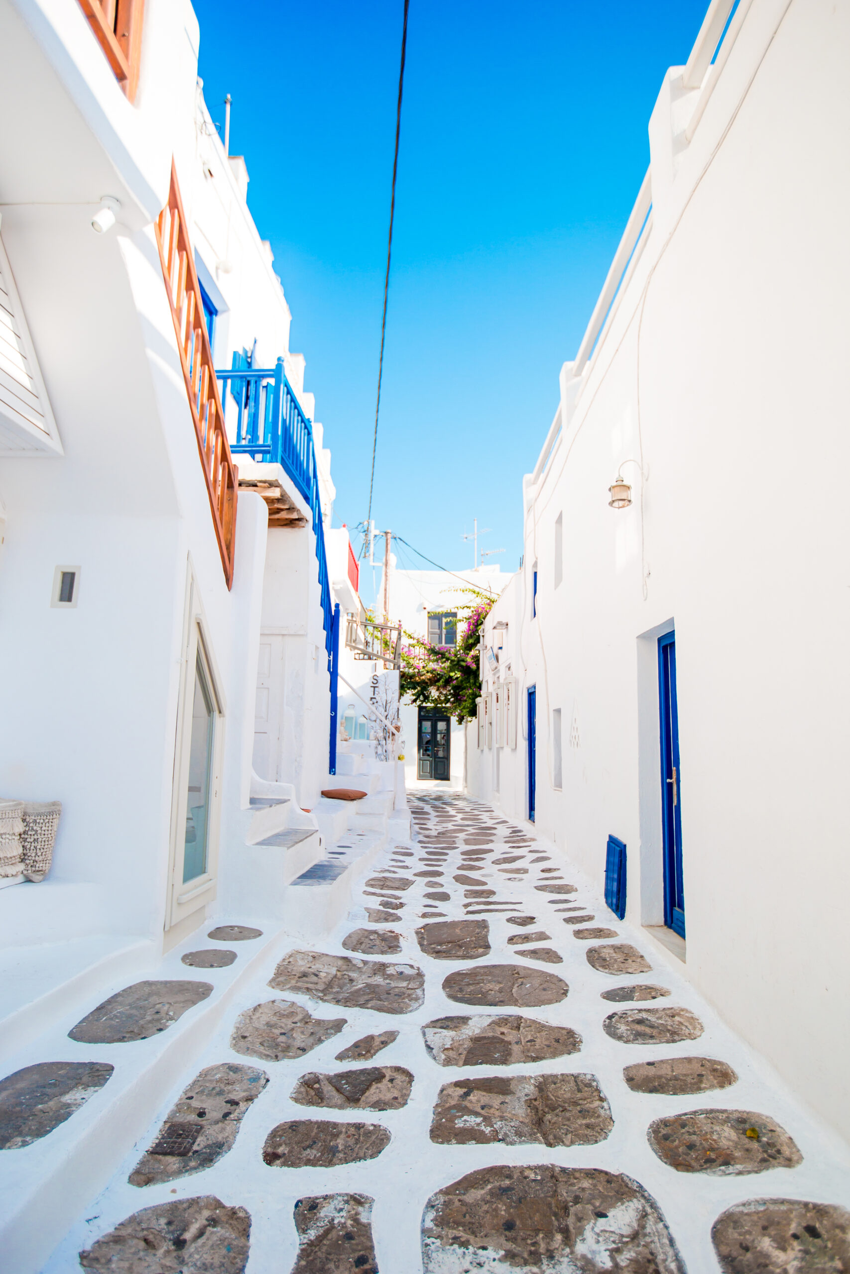 Barrio con casas de fachadas pintadas con pintura de cal ECO Tixol, acabado ecológico y natural